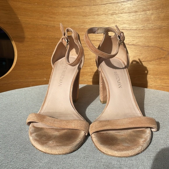 Stuart Weitzman Nearly Nude Dolce Suede Heels - Picture 7 of 11